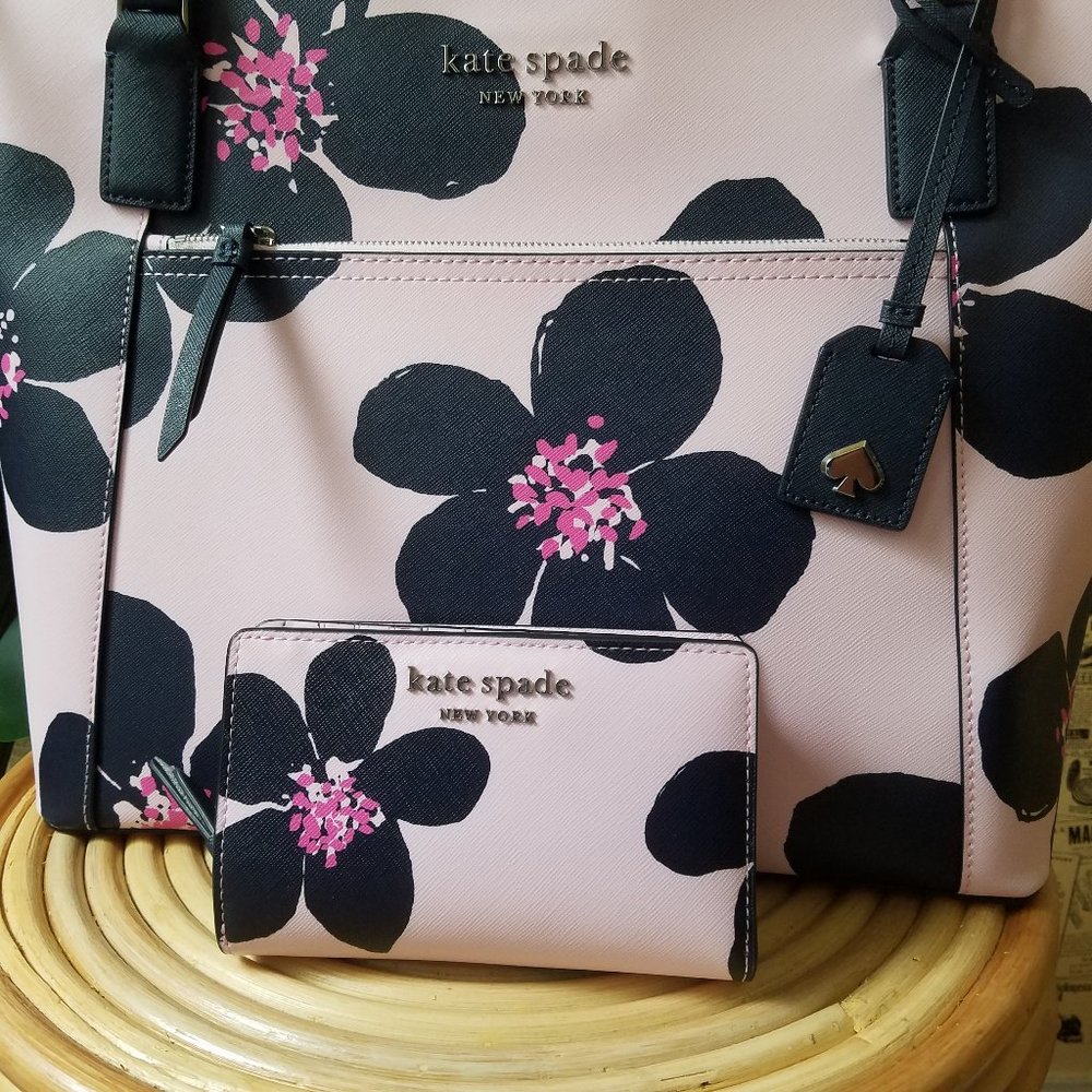 Kate Spade Cameron Pocket Tote Grand Flora Wallet - Picture 6 of 10